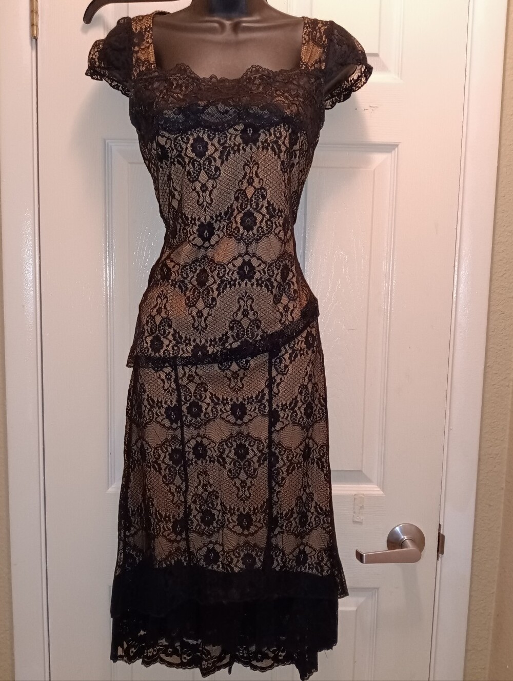 Sievergate Boutique Black Lace Overlay Sheath Top & Skirt Set  Nude Lining Sz S